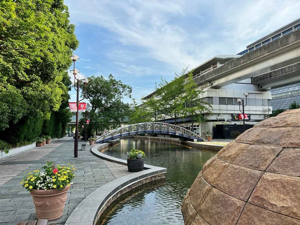 六甲アイランド中央にあるアイランドセンター駅。