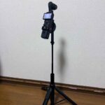 DJI Pocket3にMagsafe三脚を取り付けた様子。