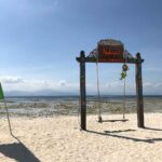 干潮時のLembongan島ビーチ。まるで瀬戸内海のような景色。