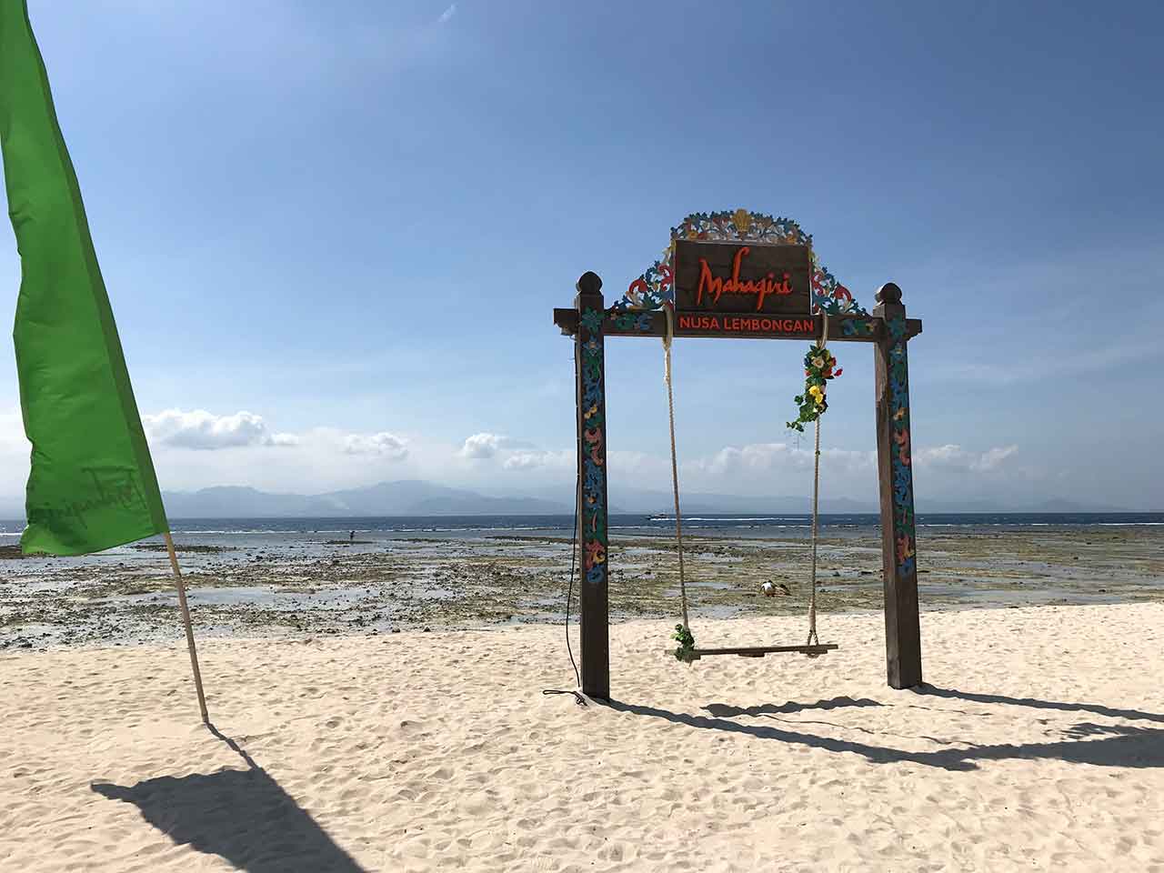 干潮時のLembongan島ビーチ。まるで瀬戸内海のような景色。