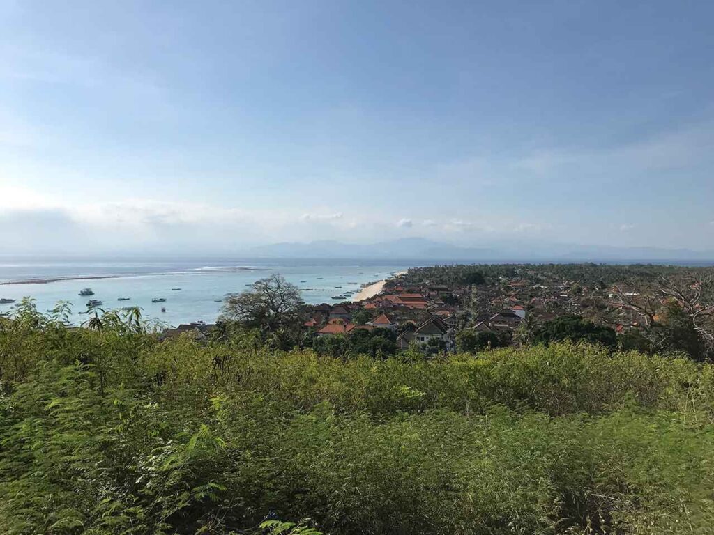 Lembongan島。レンタルバイクを借りて島を探索した。
