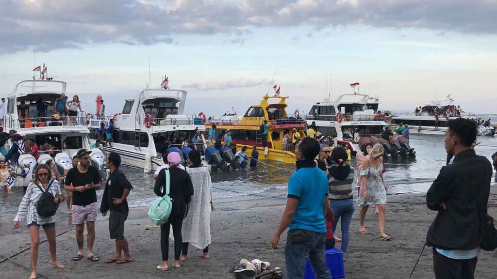 Snurのビーチ。チケット売り場では日本語対応もありました。